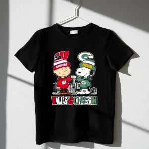 Mashup Charlie Brown Wisconsin Badgers X Snoopy Green Bay Packers Skyline 1 T Shirt