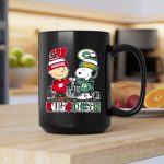 Mashup Charlie Brown Wisconsin Badgers X Snoopy Green Bay Packers Skyline 2 mug.jpg