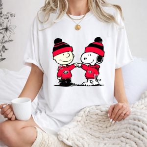 Mashup Charlie Brown and Snoopy Wear Georgia Bulldogs 1 T Shirt.jpg