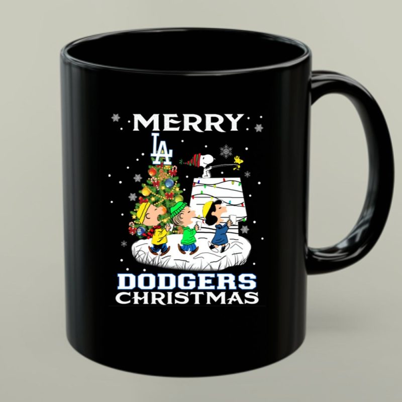 Merry Los Angeles Dodgers Christmas With Snoopy And Peanuts Holiday Scene 1 Mug 1.Jpg