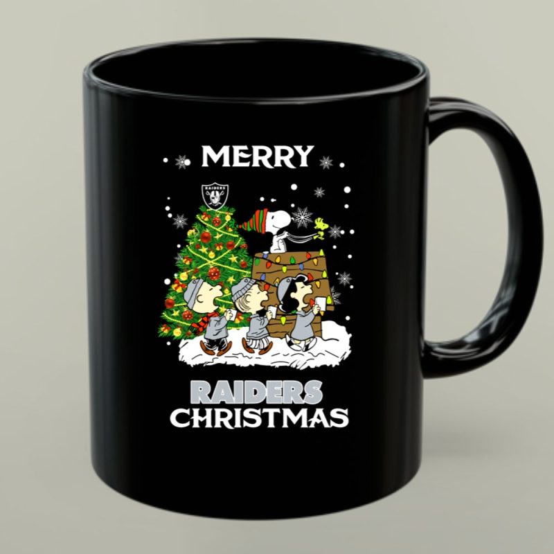 Merry Raiders Christmas Snoopy Peanuts Las Vegas Christmas Tree 1 Mug.jpg