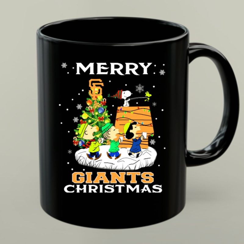 Merry San Francisco Giants Christmas Snoopy Peanuts Festive Scene 1 Mug 1.Jpg