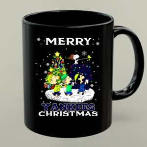 Merry Yankees Christmas Featuring Snoopy and Peanuts Characters 1 mug.jpg