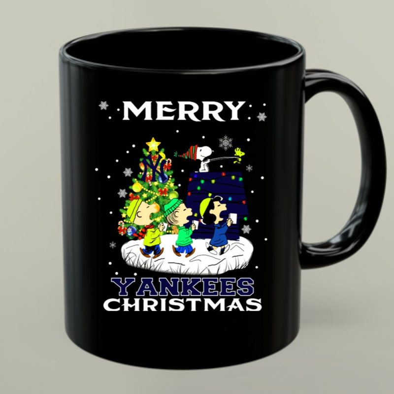 Merry Yankees Christmas Featuring Snoopy And Peanuts Characters 1 Mug.jpg