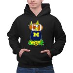 Michigan Wolverines Snoopy Read Books Halloween Pumpkin Football Scene 2 Hoodie.jpg