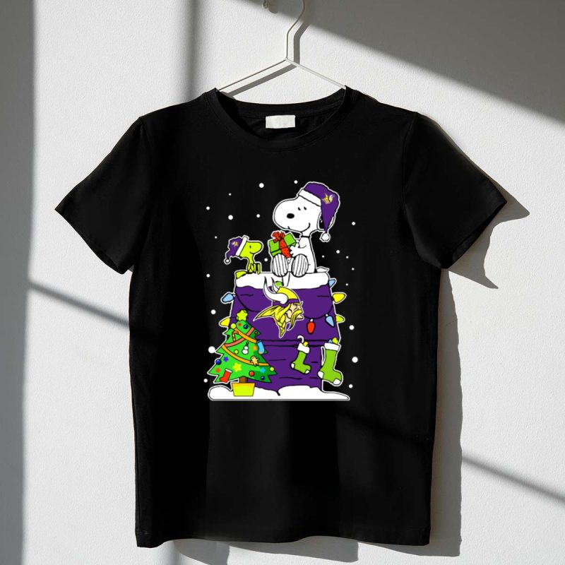 Minnesota Vikings Christmas Snoopy With Dog And Tree 1 T Shirt