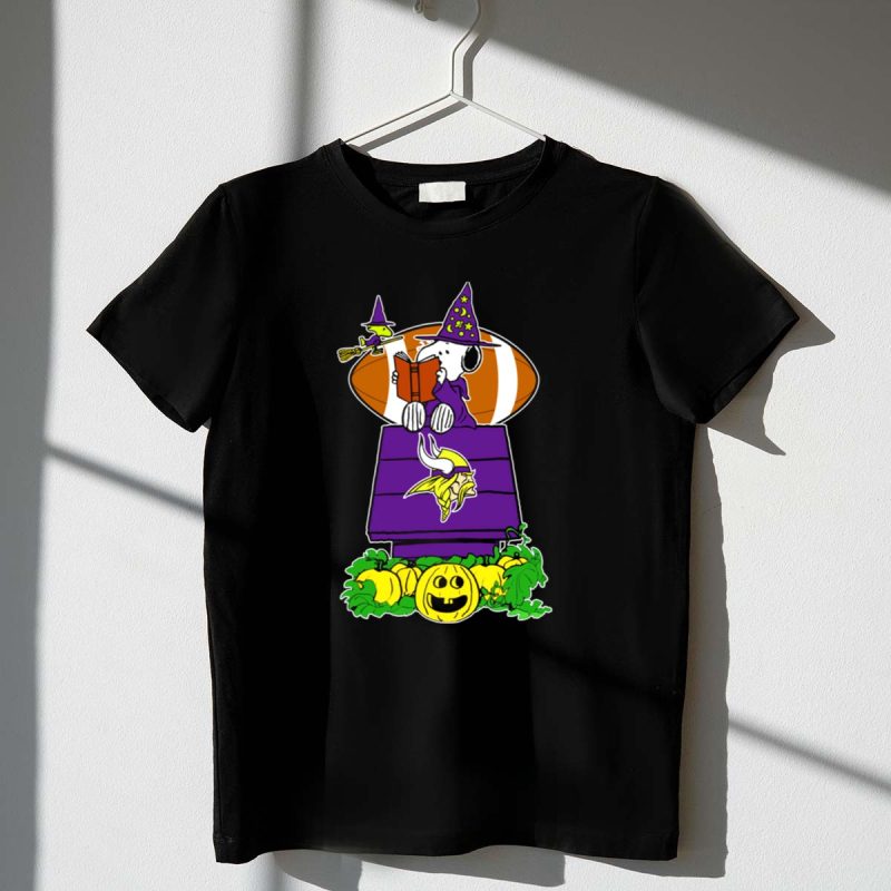 Minnesota Vikings Snoopy Halloween Witch Peanut Characters Pumpkin 1 T Shirt
