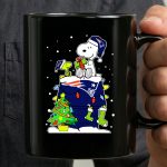 New England Patriots Snoopy Christmas Peanuts Fans 3 mug.jpg
