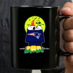 New England Patriots Snoopy Woodstock Halloween Moon Pumpkins 3 mug.jpg