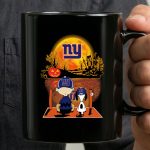 New York Giants Snoopy and Charlie Brown Halloween Pumpkin Scene 3 mug 1.jpg