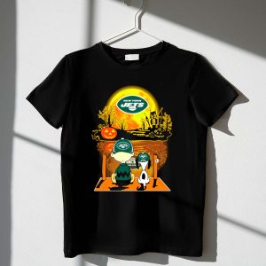 New York Jets Halloween Snoopy and Charlie Brown with Pumpkin 1 T Shirt