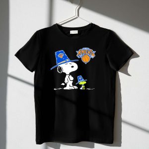 New York Knicks Snoopy and Woodstock Pilgrim Hats 1 T Shirt
