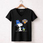 New York Knicks Snoopy and Woodstock Pilgrim Hats 6 Womens V Neck