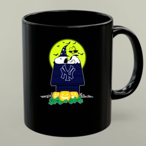 New York Yankees Snoopy Halloween Witch Woodstock Pumpkins Moon 1 mug.jpg