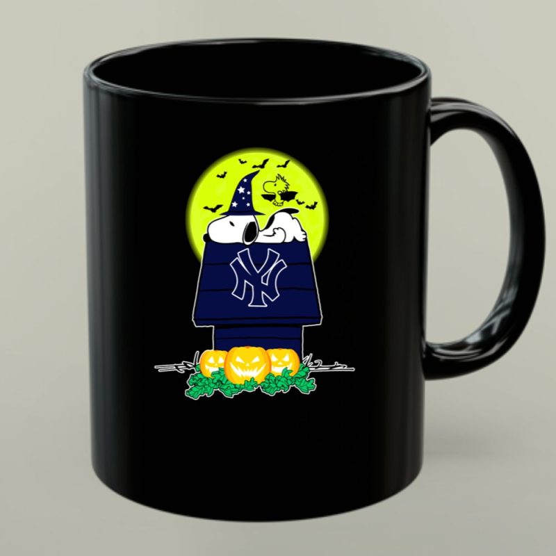 New York Yankees Snoopy Halloween Witch Woodstock Pumpkins Moon 1 Mug.jpg