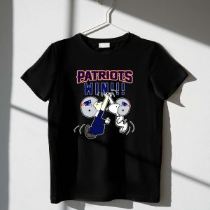 Patriots Win Snoopy High Five Celebration 1 T Shirt