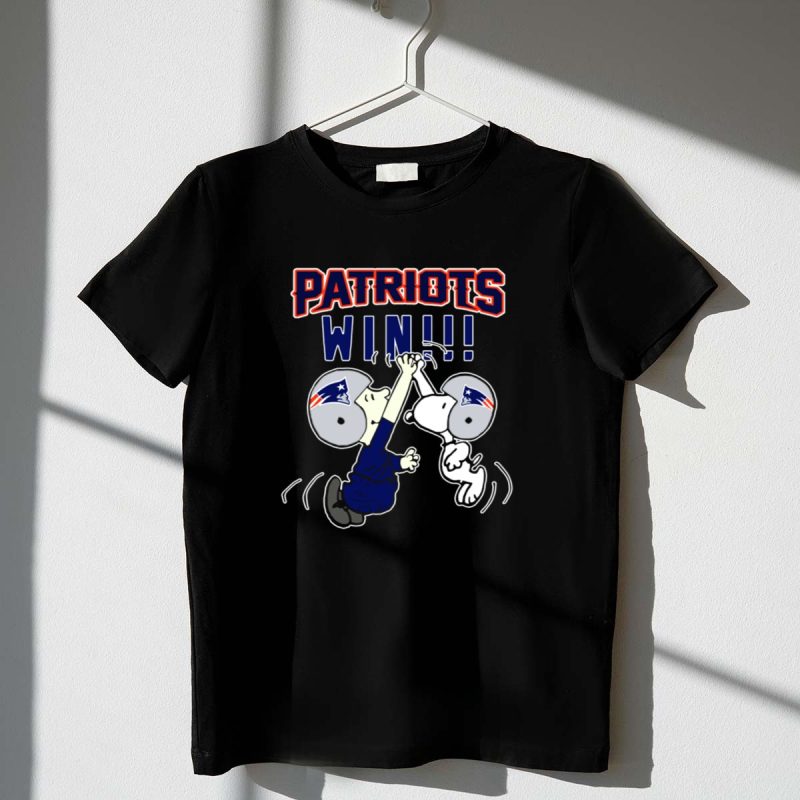 Patriots Win Snoopy High Five Celebration 1 T Shirt