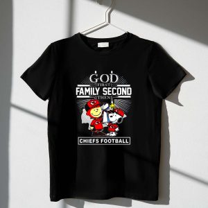 Peanuts God first family second then Kansas City Chiefs Trophy 1 T Shirt