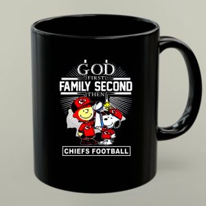 Peanuts God first family second then Kansas City Chiefs Trophy 1 mug.jpg