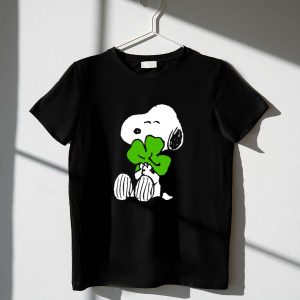 Peanuts Snoopy Hugging Green Shamrock 1 T Shirt