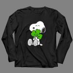 Peanuts Snoopy Hugging Green Shamrock 4 Long Sleeves