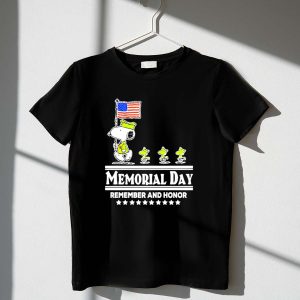 Peanuts Snoopy Memorial Day Remember and Honor American Flag 1 T Shirt
