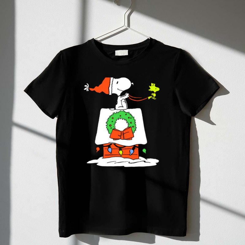 Peanuts Snoopy Santa Woodstock Christmas Wreath Doghouse Lights 1 T Shirt 1.Jpg
