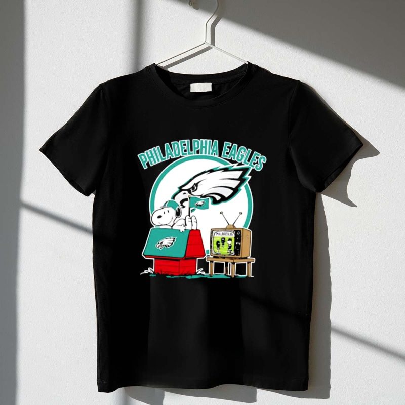 Philadelphia Eagles Snoopy Watching Football Peanuts Fan 1 T Shirt
