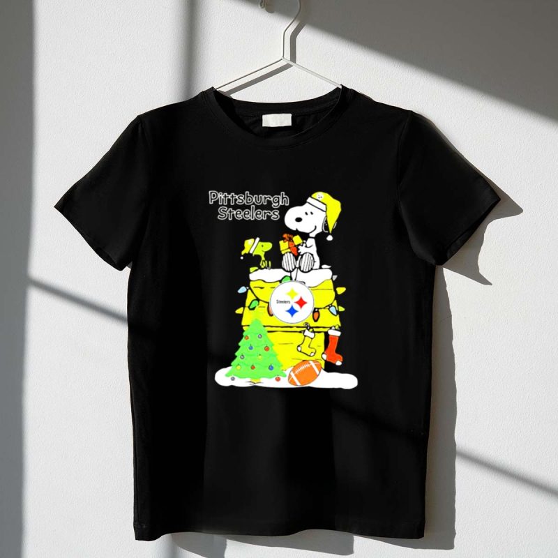 Pittsburgh Steelers Christmas Snoopy Rooftop Holiday Scene 1 T Shirt