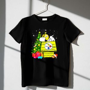 Pittsburgh Steelers Snoopy Christmas Peanuts Doghouse Football 1 T Shirt