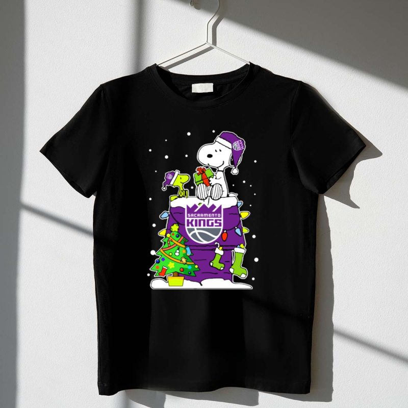 Sacramento Kings Christmas Snoopy And Woodstock Present Fan 1 T Shirt