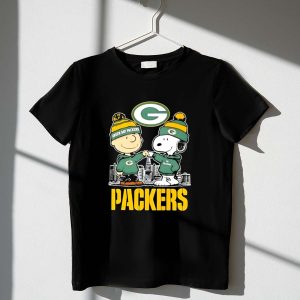 Snoopy And Charlie Brown Green Bay Packers Football Skyline 1 T Shirt