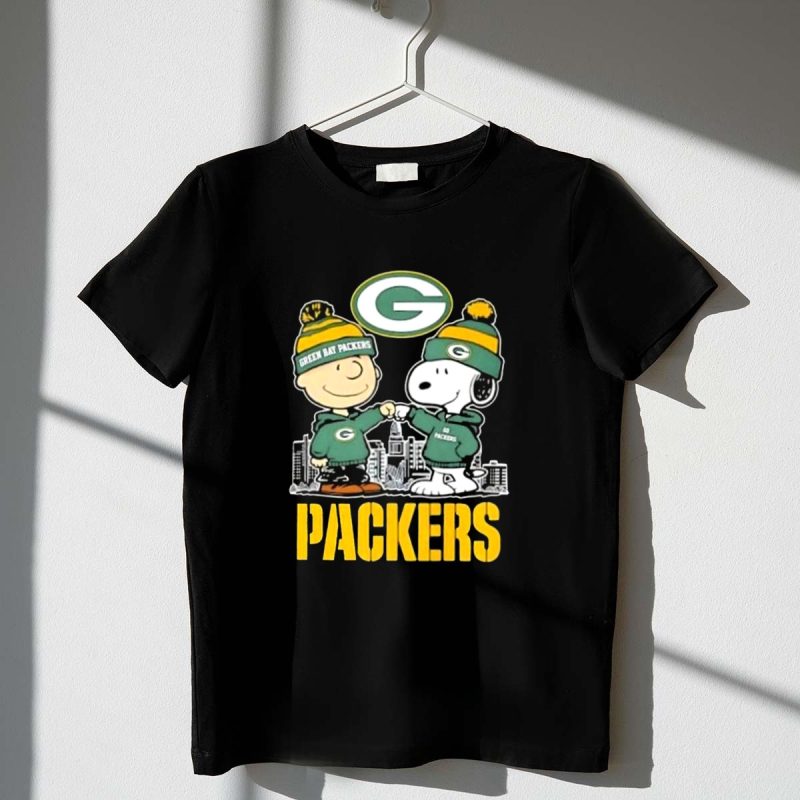 Snoopy And Charlie Brown Green Bay Packers Football Skyline 1 T Shirt
