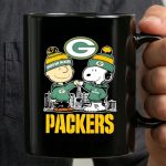 Snoopy And Charlie Brown Green Bay Packers Football Skyline 3 mug.jpg