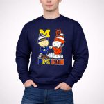 Snoopy And Charlie Brown Michigan Sports Wolverines X Detroit Tigers Skyline 3 Sweatshirt.jpg
