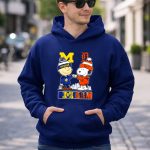 Snoopy And Charlie Brown Michigan Sports Wolverines X Detroit Tigers Skyline 8 Hoodie.jpg