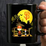 Snoopy And Charlie Brown Sit Under Moon San Francisco Giants Halloween 3 mug 1.jpg