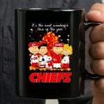 Snoopy And Friends Chiefs Its The Most Autum Fall 3 mug.jpg