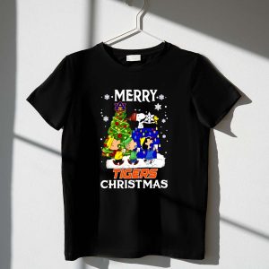 Snoopy And Friends Merry Auburn Tigers Christmas 1 T Shirt.jpg