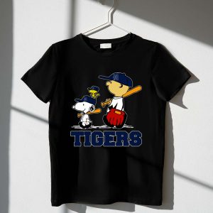 Snoopy And Woodstock Detroit Tigers Baseball Fans Peanuts Characters 1 T Shirt.jpg