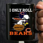 Snoopy And Woodstock I Only Roll With The Chicago Bears 3 mug.jpg
