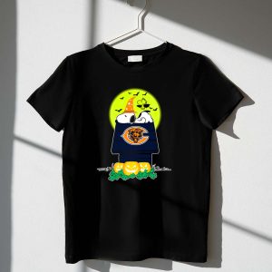 Snoopy And Woodstock With Chicago Bears Logo Halloween Scene 1 T Shirt