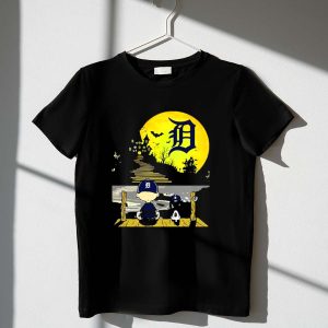 Snoopy Charlie Brown Detroit Tigers Halloween Moon Scene 1 T Shirt.jpg