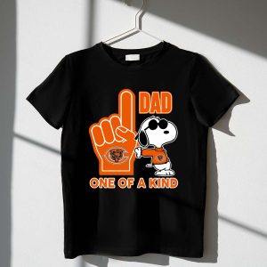 Snoopy Chicago Bears #1 Dad One Of A Kind Shirt
