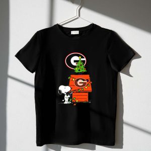 Snoopy Christmas Georgia Bulldogs Football Tree And Doghouse 1 T Shirt.jpg