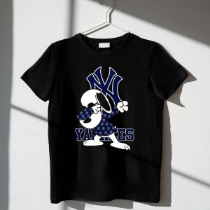 Snoopy Dabbing New York Yankees Logo Yankees Shirt