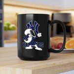 Snoopy Dabbing New York Yankees Logo Yankees 2 mug.jpg