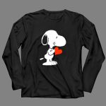 Snoopy Holding Red Heart Peanuts Dog 4 Long Sleeves