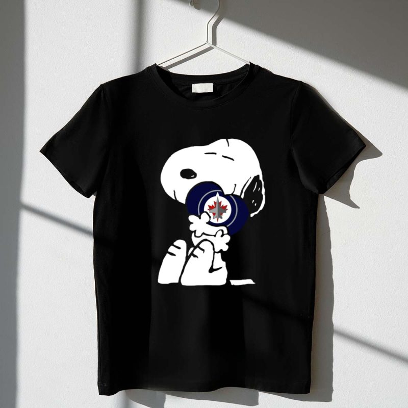 Snoopy Holding Winnipeg Jets Heart 1 T Shirt.jpg