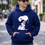 Snoopy Holding Winnipeg Jets Heart 8 Hoodie.jpg